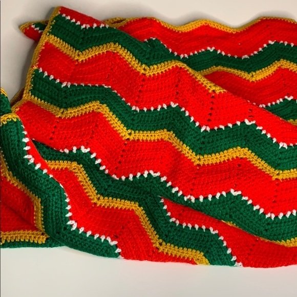Hand crocheted red yellow gold green throw blanket cozy warm throw - Picture 6 of 6